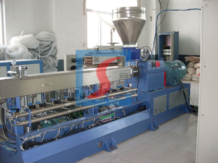 ການປຽບທຽບລະຫວ່າງ Parallel Twin Screw Extruder ແລະ Conical Twin Screw Extruder