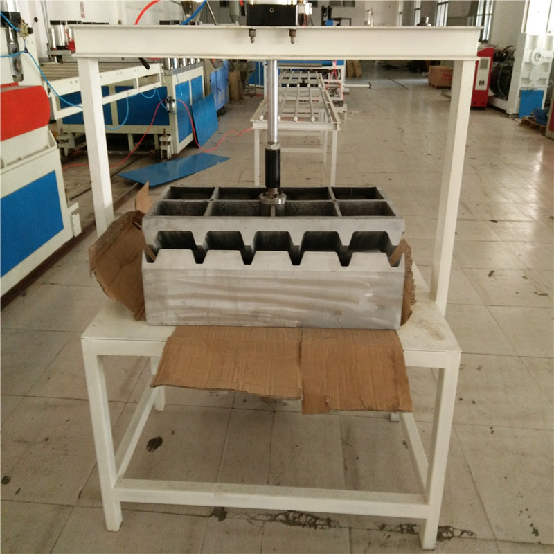 ສາຍການຜະລິດຫລັງຄາ PVC wave 3 ຊັ້ນ